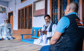 Religious leader Niyaaz Ahmad interacting with UNFPA 